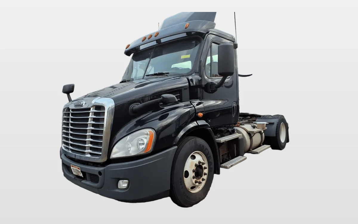 2018 Freightliner Cascadia - image 1