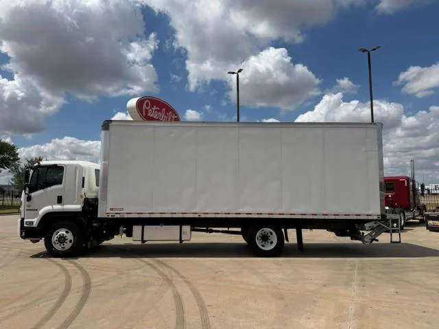2022 Isuzu FTR — photo 4