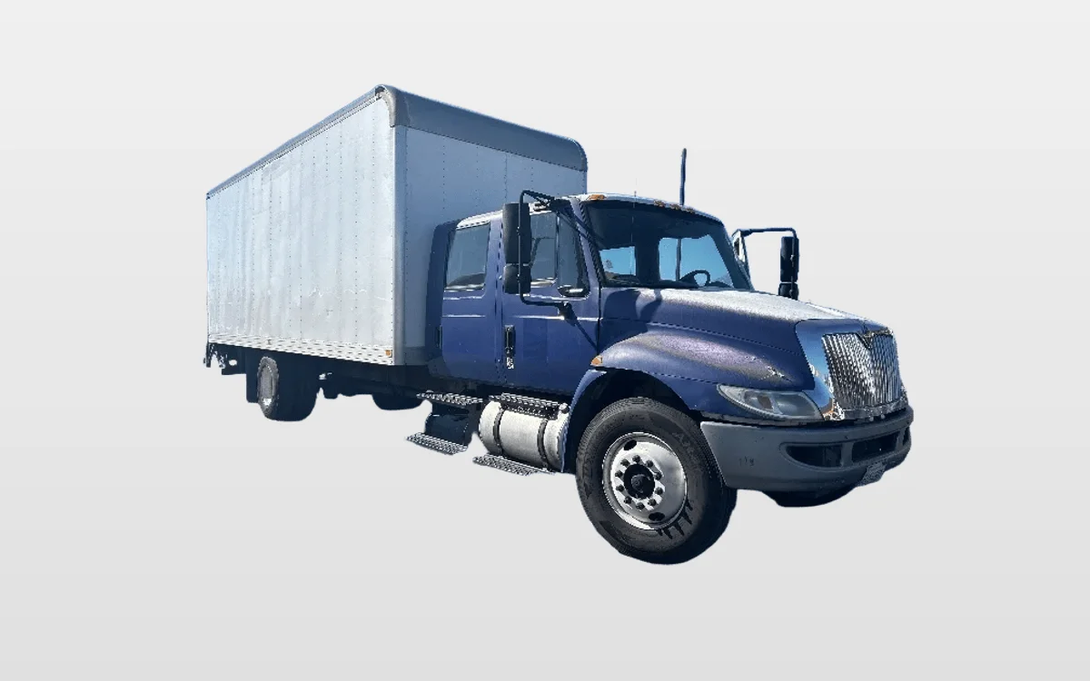 2013 International 4300 - image 1