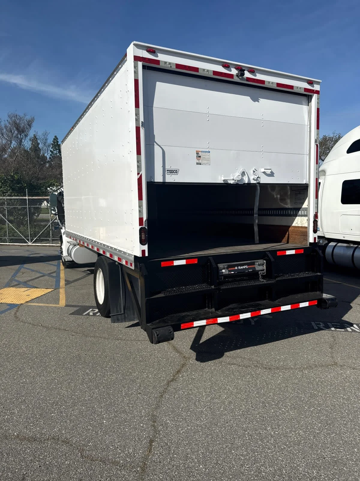 2020 International MV - image 4