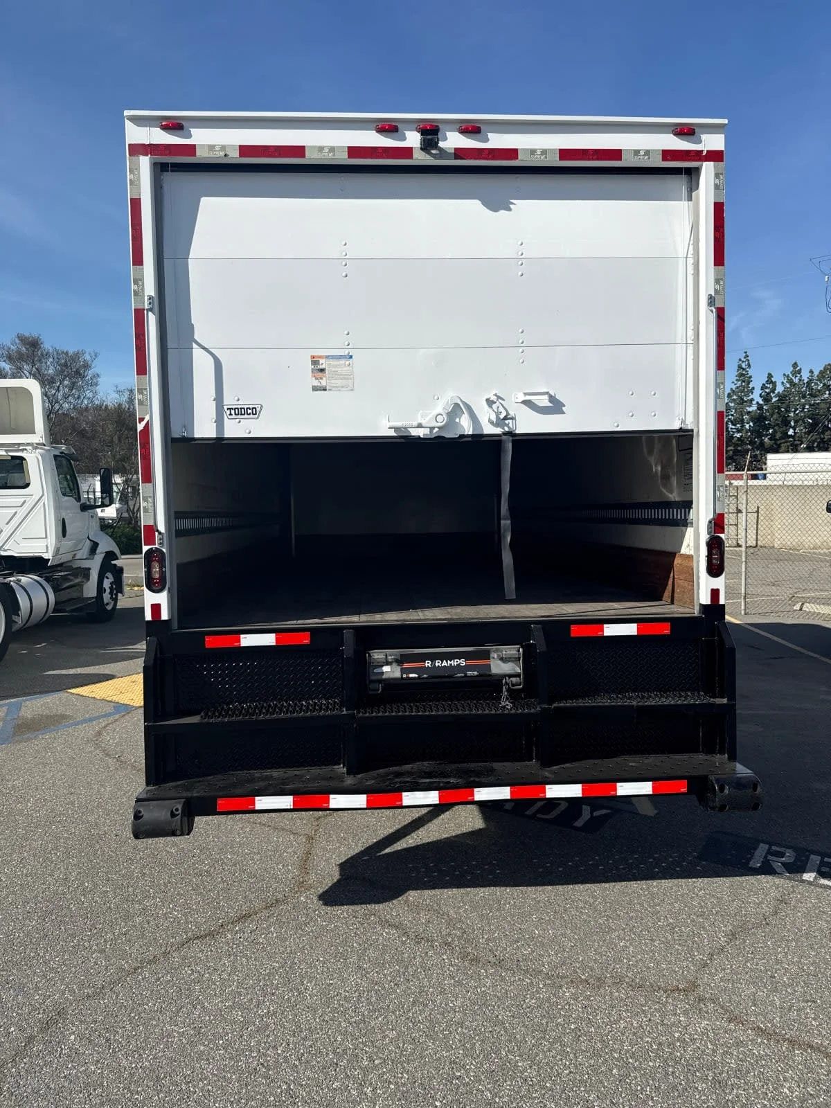 2020 International MV - image 5