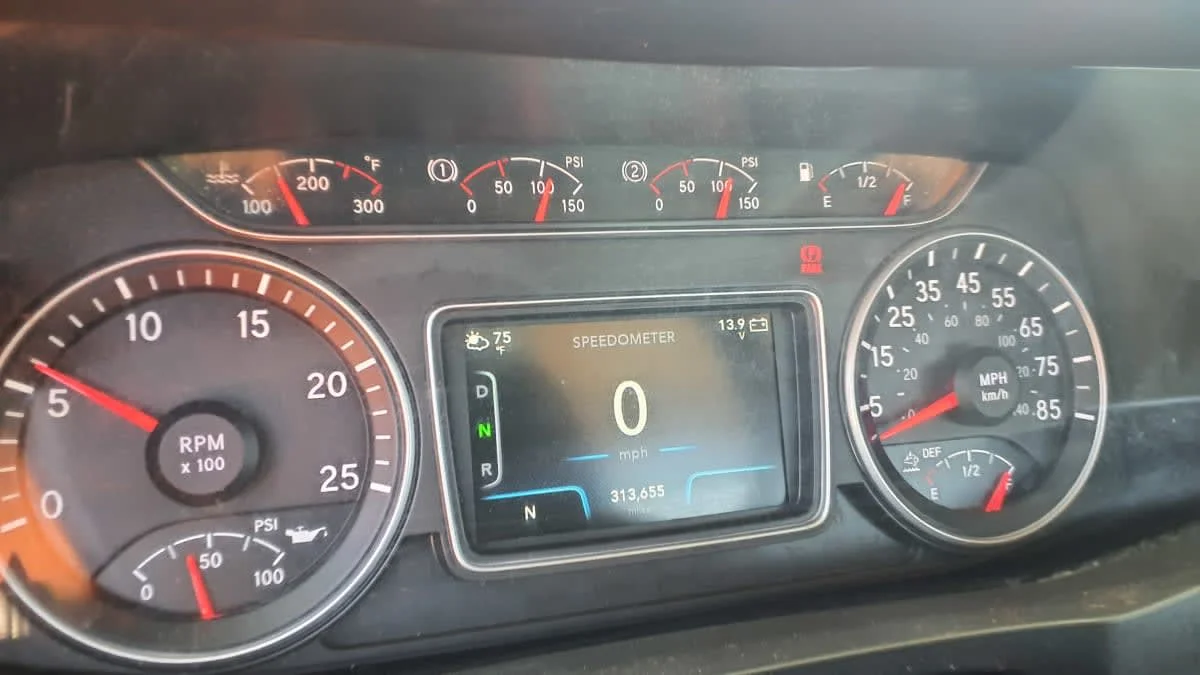 2019 International LT in Bolingbrook, IL — photo 10