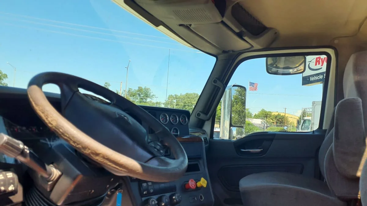 2019 International LT in Bolingbrook, IL — photo 7