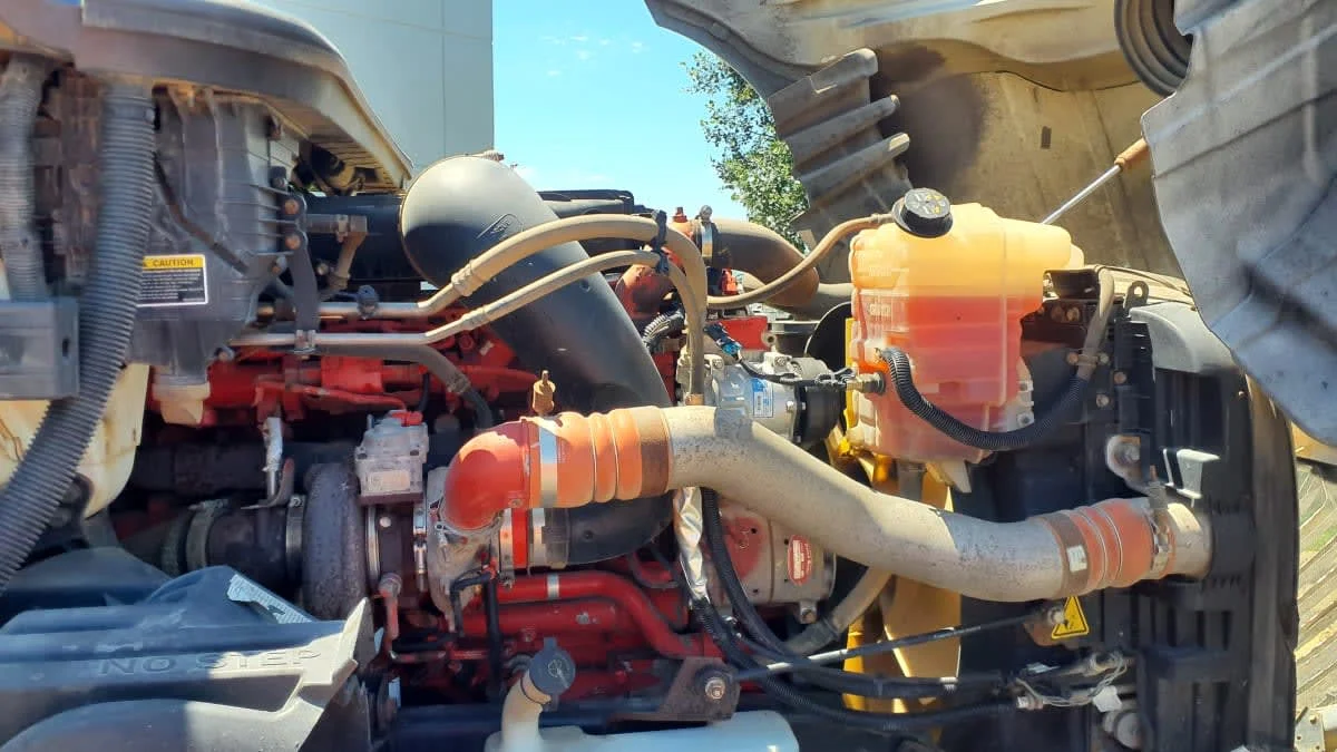 2019 International LT in Bolingbrook, IL — photo 9
