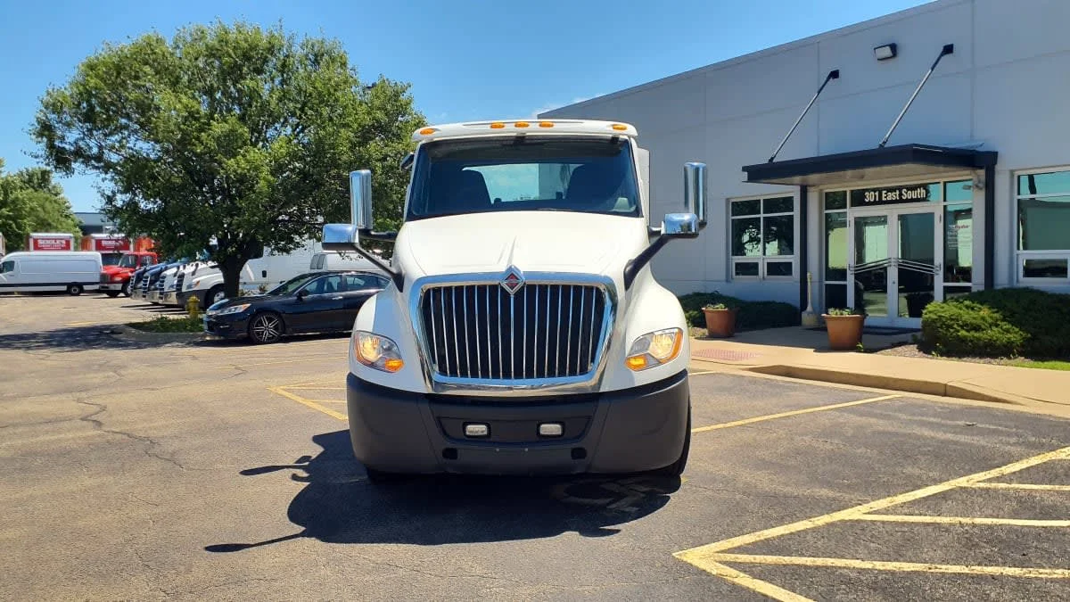 2019 International LT in Bolingbrook, IL — photo 2