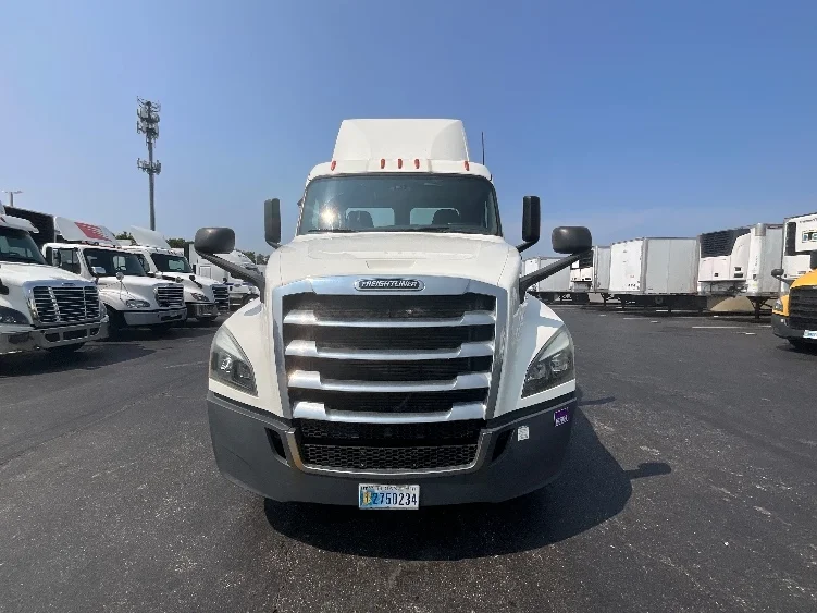 2019 Freightliner Cascadia in Swedesboro, NJ — photo 2