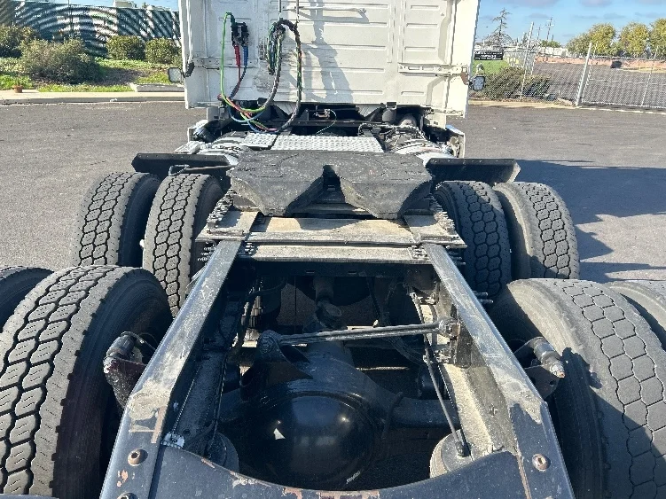 2020 Volvo VNR 640 in Stockton, CA — photo 6