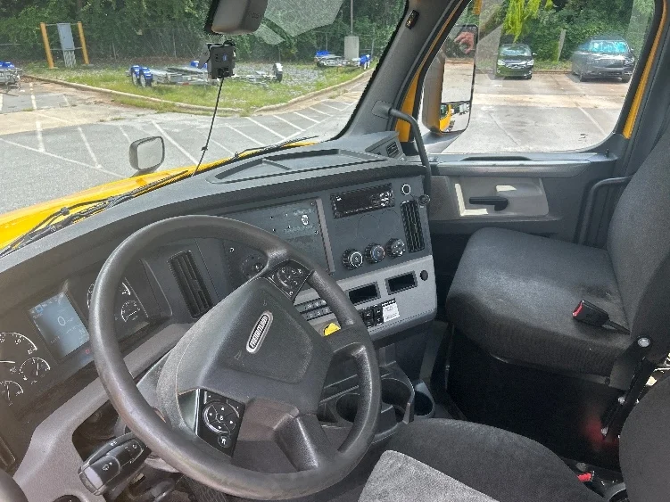 2020 Freightliner Cascadia - image 10