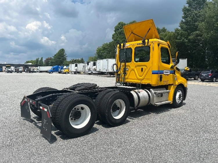 2020 Freightliner Cascadia - image 7