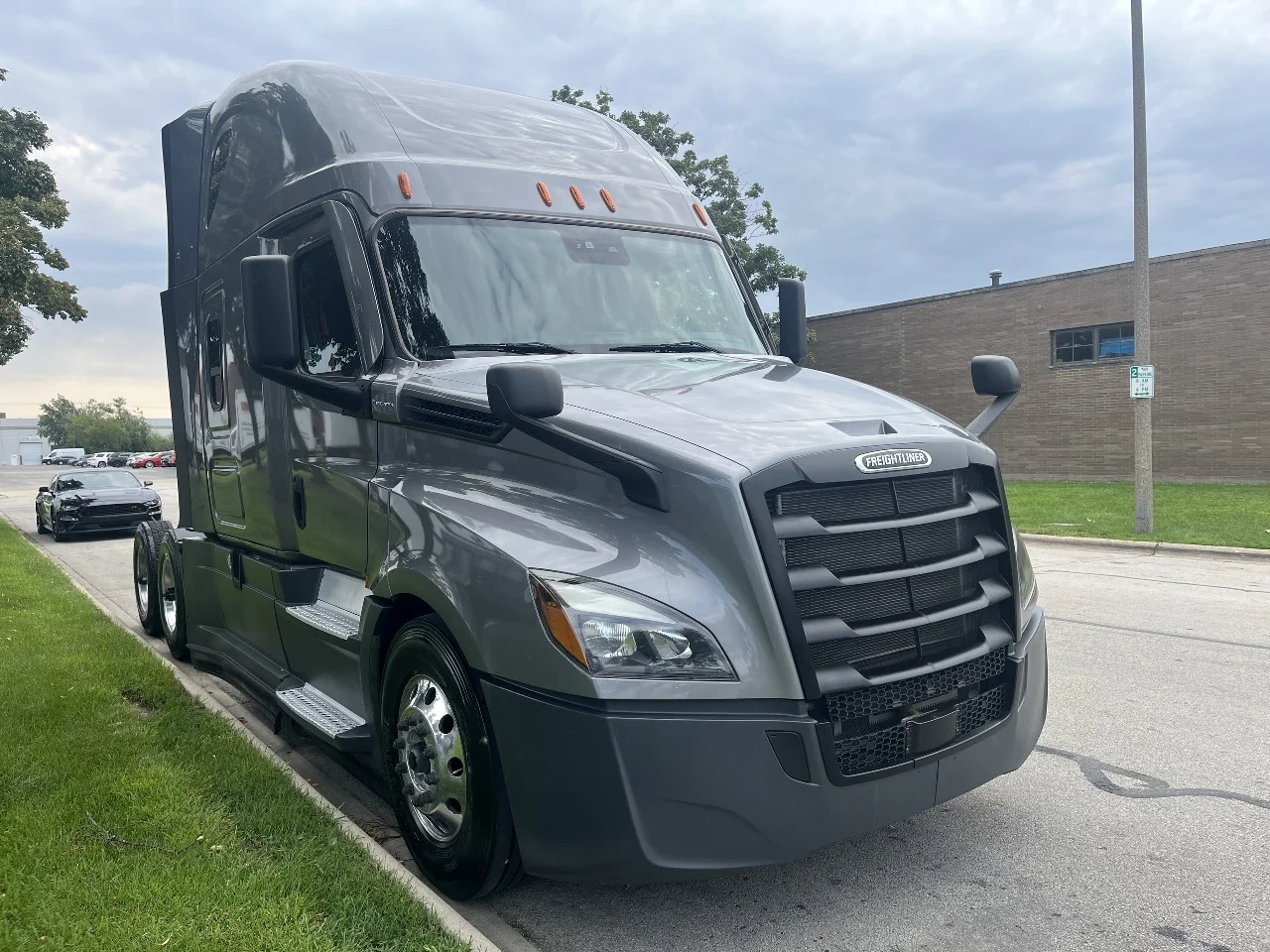 2022 Freightliner Cascadia in York Street Elmhurst, IL — photo 2