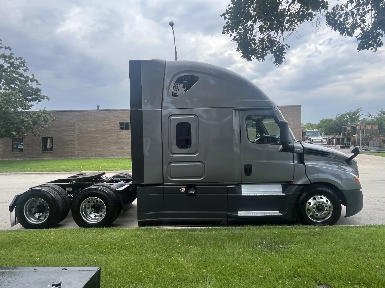 2022 Freightliner Cascadia in York Street Elmhurst, IL — photo 4