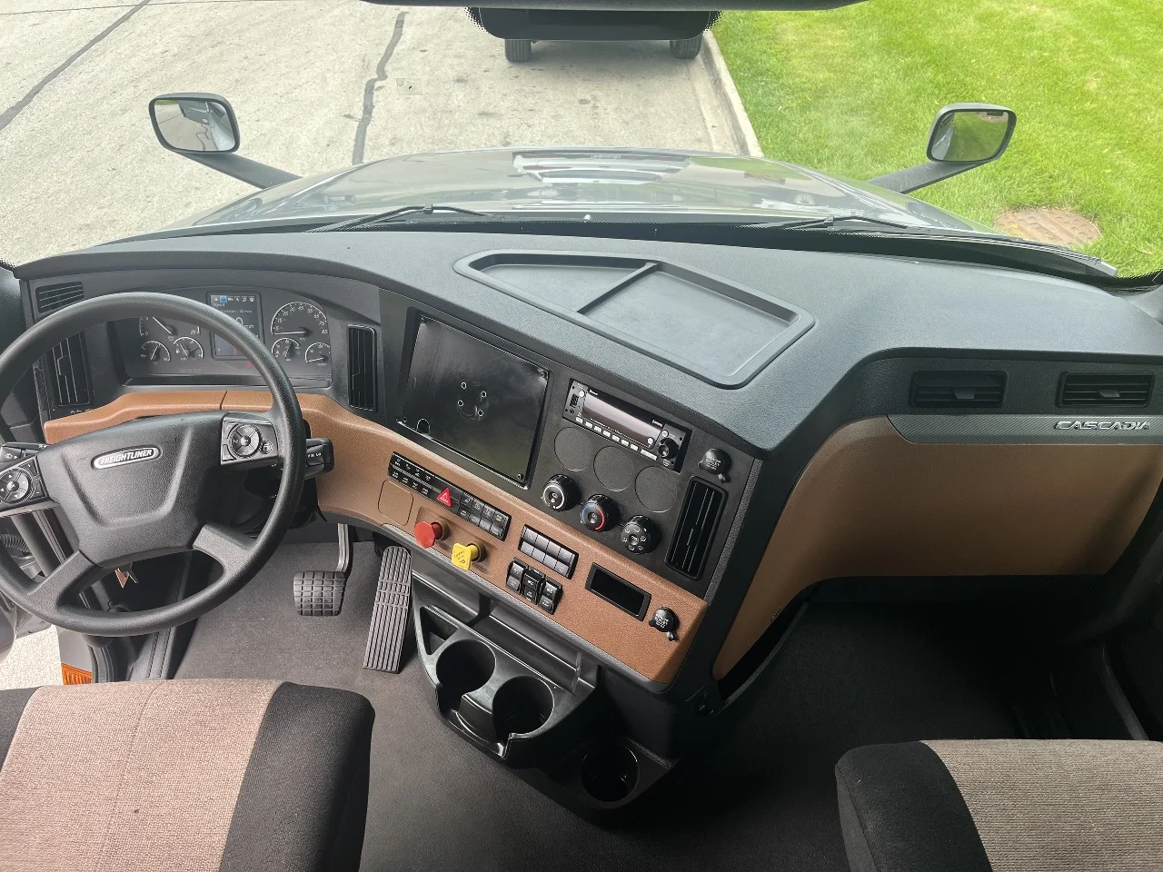2022 Freightliner Cascadia in York Street Elmhurst, IL — photo 11
