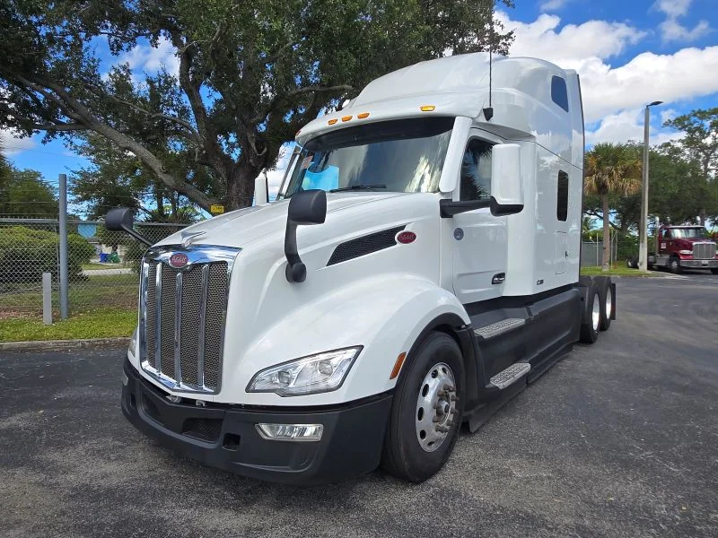 2024 Peterbilt 579 in Fort Lauderdale, FL — photo 2