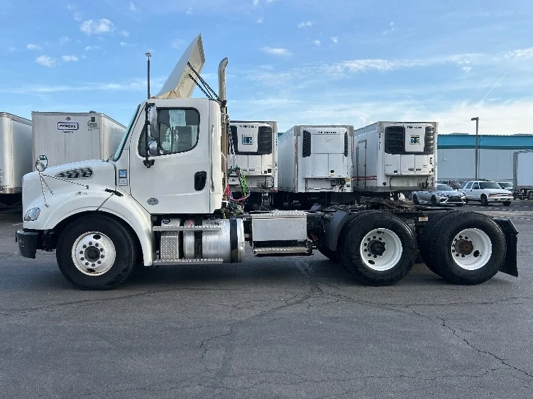 2020 Freightliner M2 112 - image 4