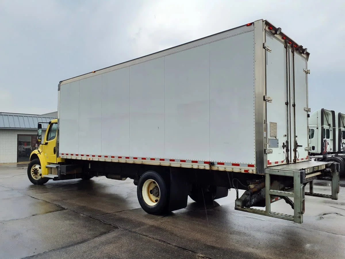 2017 Freightliner M2 106 - image 6