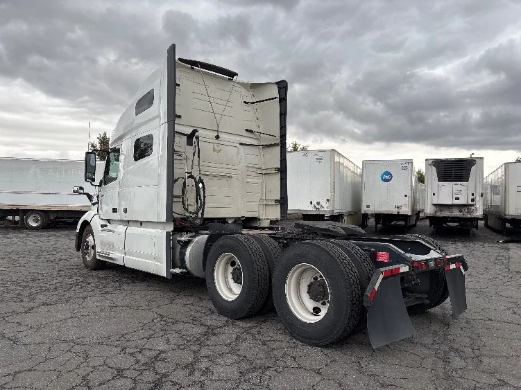 2022 Volvo VNL 760 - image 5