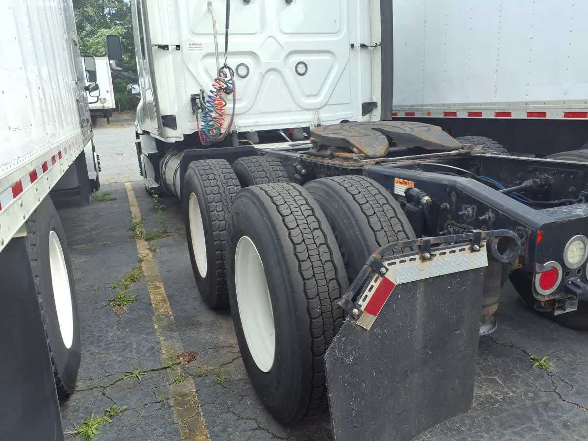 2020 Freightliner Cascadia in Doraville, GA — photo 6