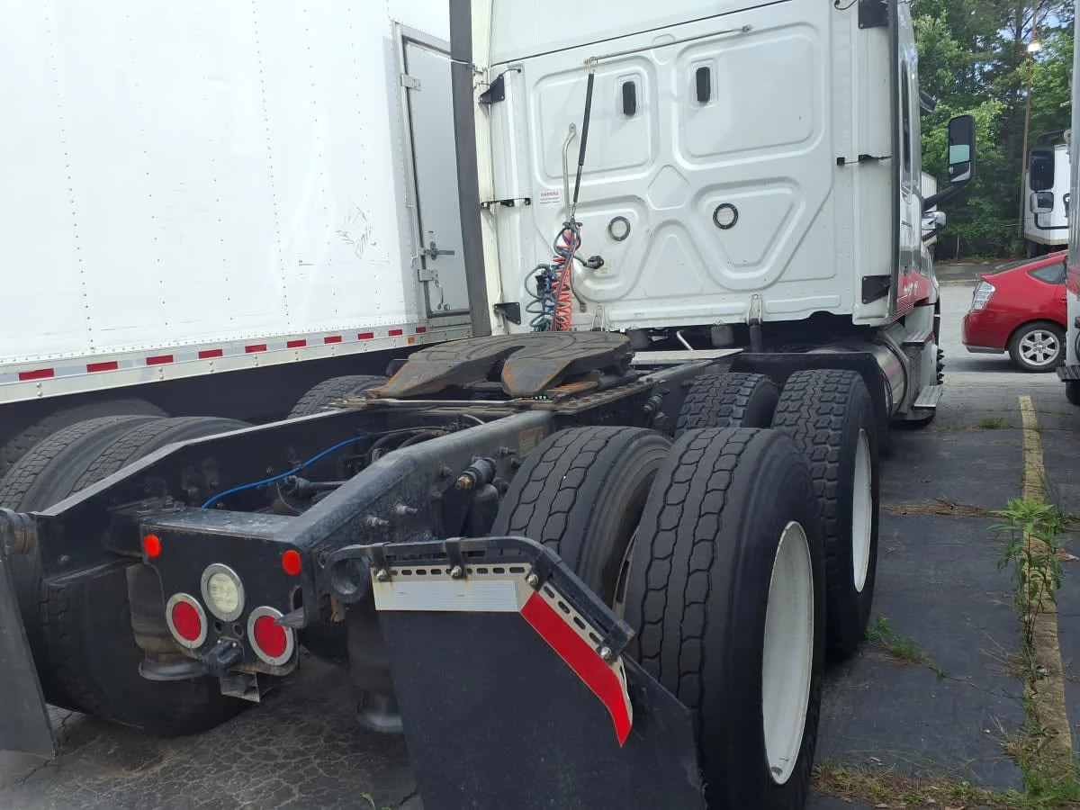 2020 Freightliner Cascadia in Doraville, GA — photo 4