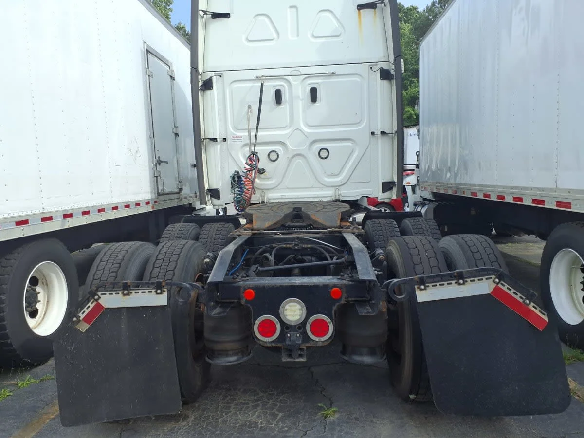 2020 Freightliner Cascadia in Doraville, GA — photo 5