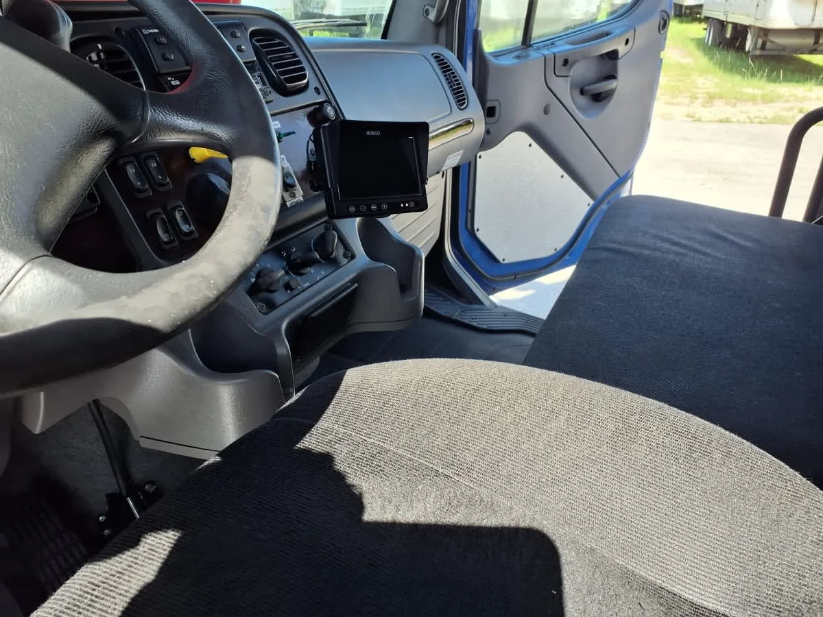 2019 Freightliner M2 106 in Davie, FL — photo 8