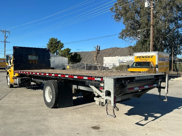 2019 Freightliner M2 106 - image 6