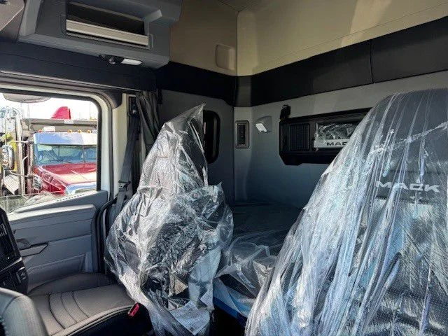 2027 Mack Anthem - image 5