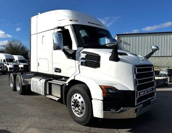 2027 Mack Anthem - image 4