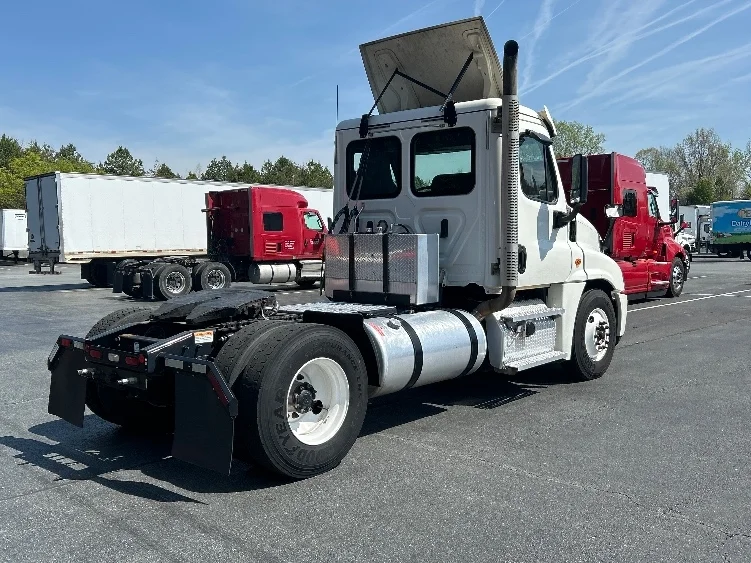 2019 Freightliner Cascadia in Greensboro, NC — photo 7