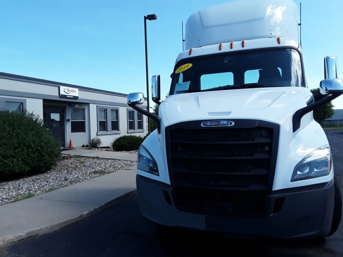 2019 Freightliner Cascadia in Altoona, IA — photo 2