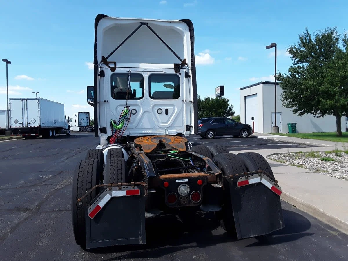 2019 Freightliner Cascadia in Altoona, IA — photo 5
