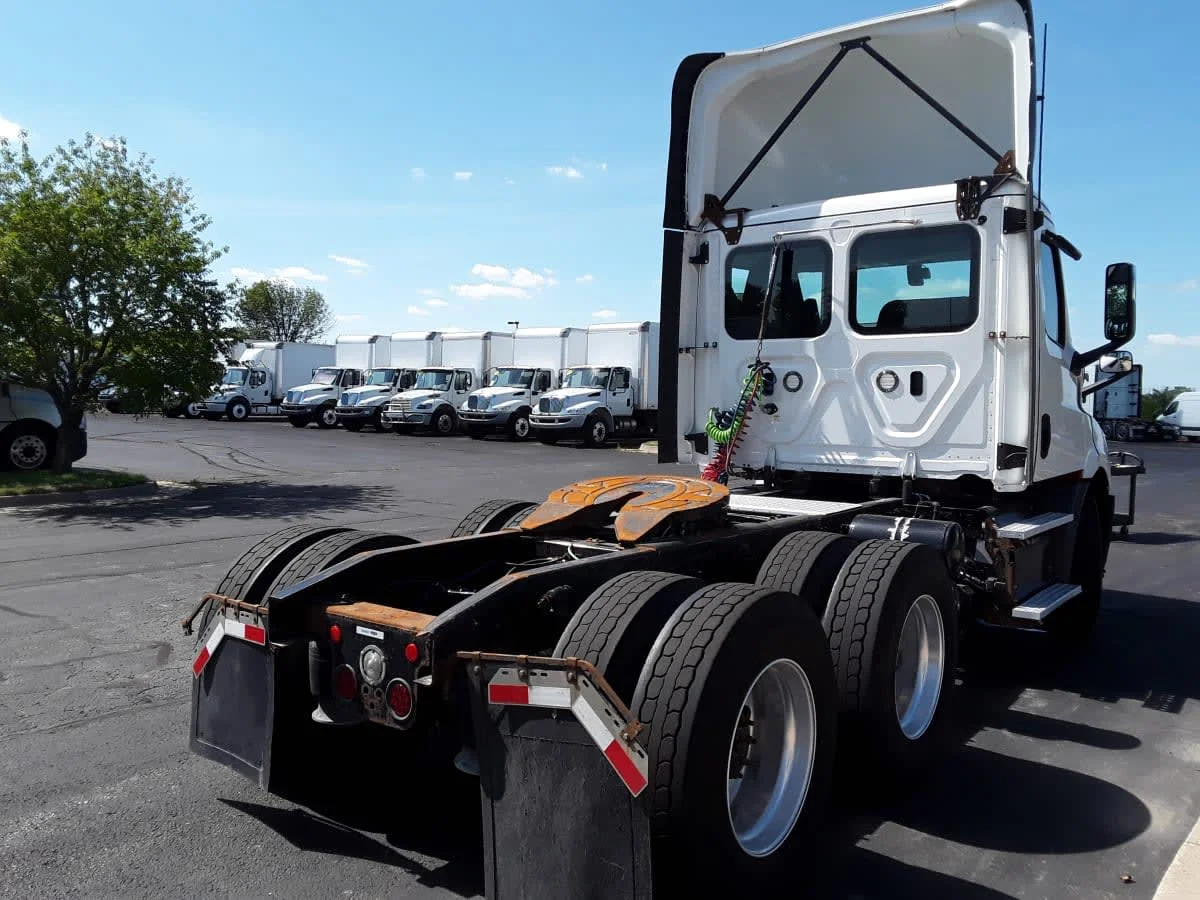 2019 Freightliner Cascadia in Altoona, IA — photo 4