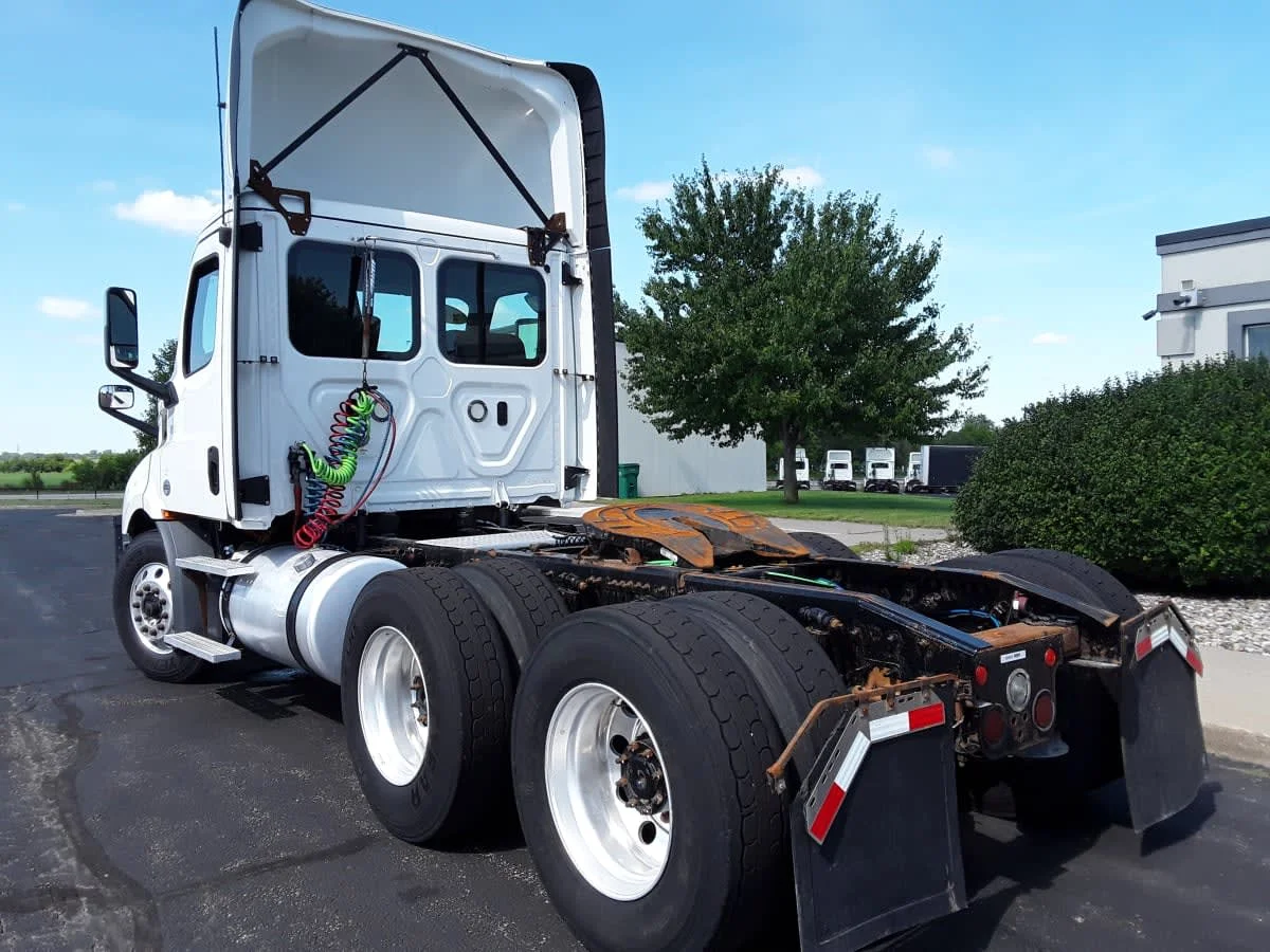 2019 Freightliner Cascadia in Altoona, IA — photo 6