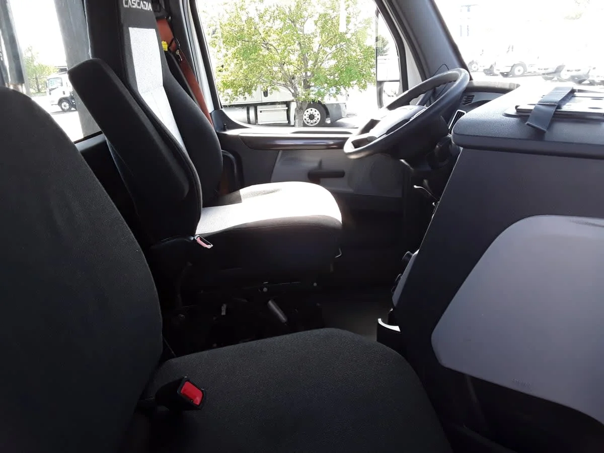 2019 Freightliner Cascadia in Altoona, IA — photo 13