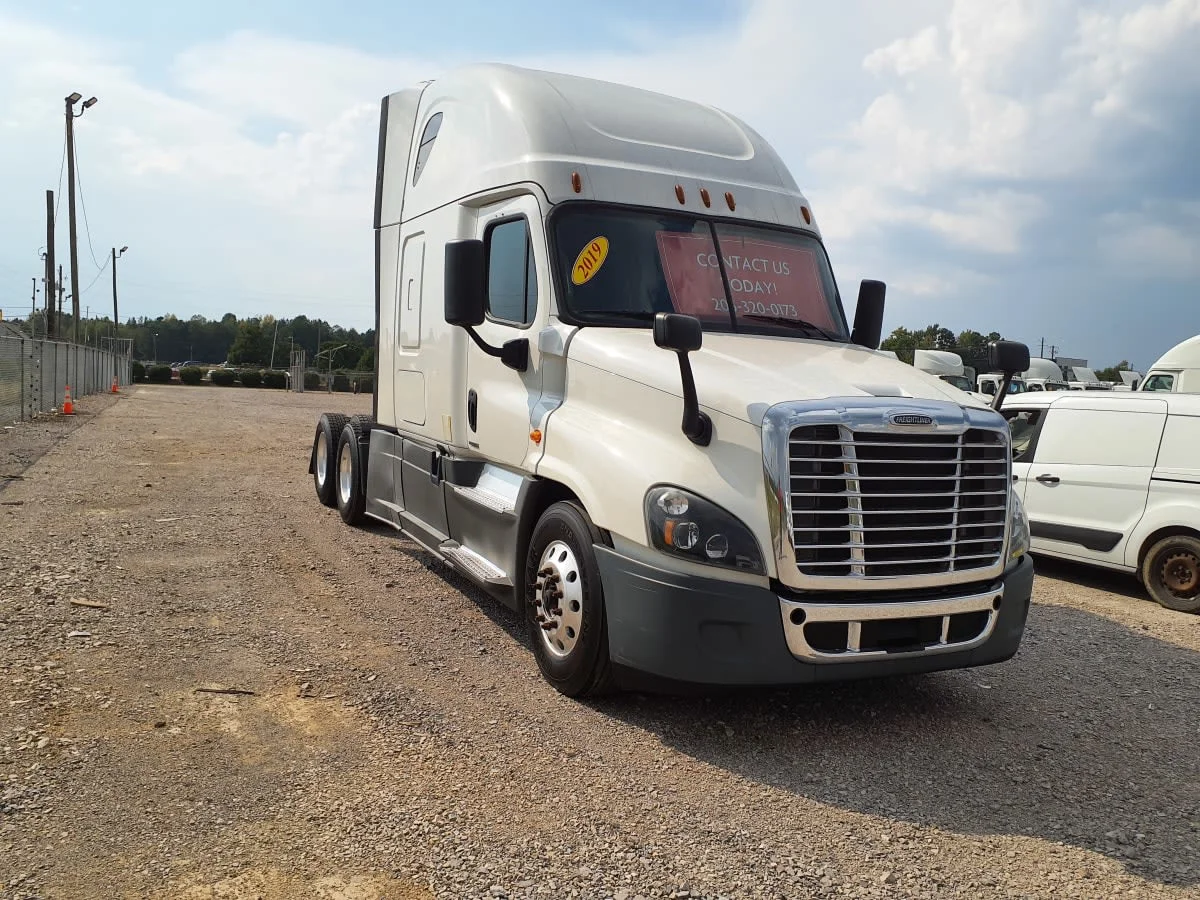 2019 Freightliner Cascadia in Birmingham, AL — photo 3