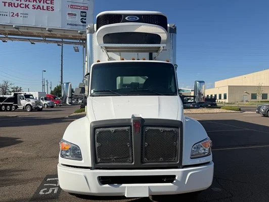 2023 Kenworth T380 in Denver, CO — photo 2