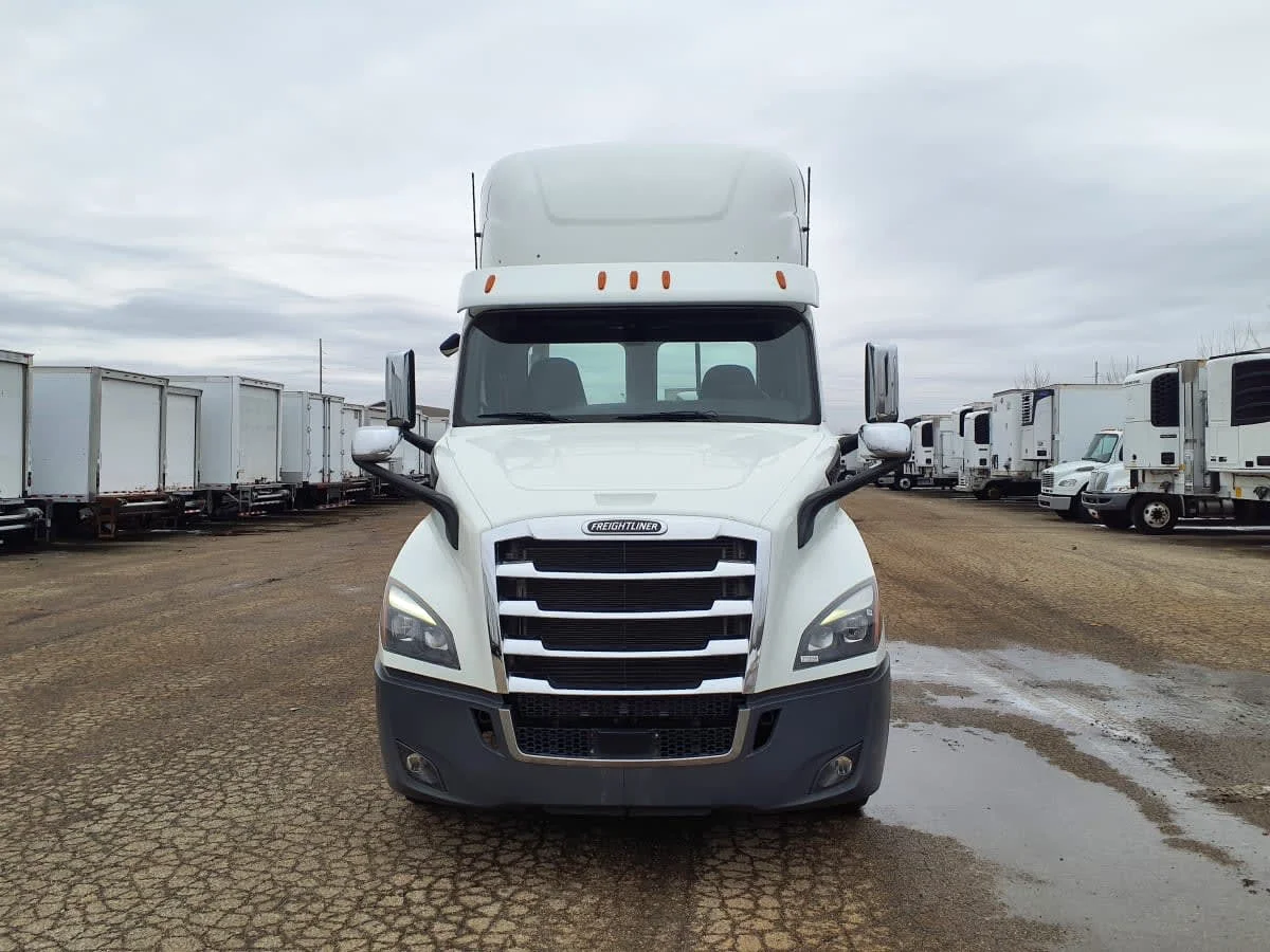 2020 Freightliner Cascadia in Wayland, MI — photo 2