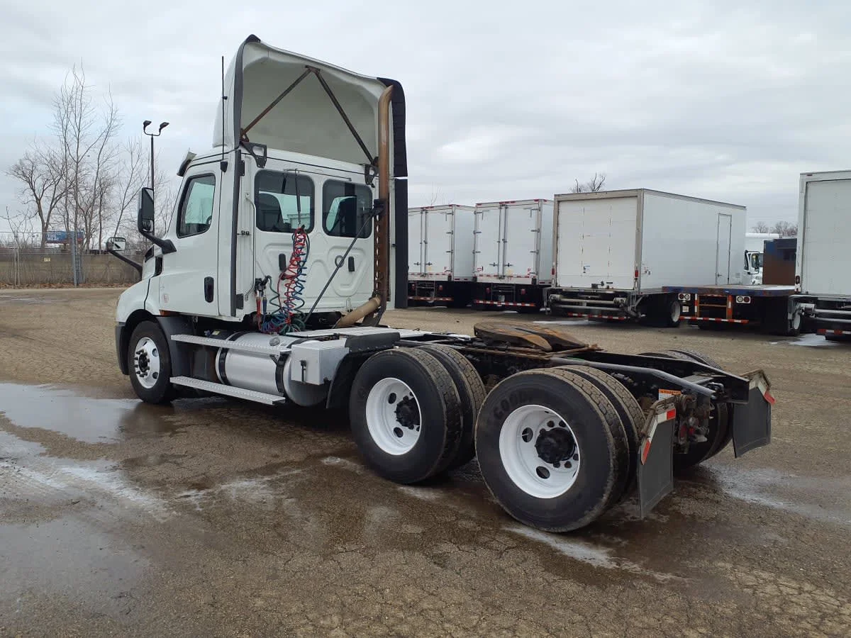 2020 Freightliner Cascadia in Wayland, MI — photo 6