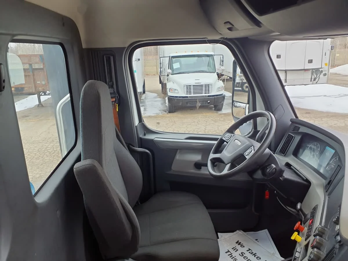 2020 Freightliner Cascadia in Wayland, MI — photo 7