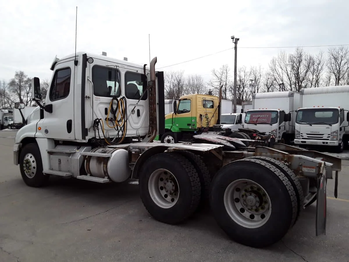 2019 Freightliner Cascadia - image 6