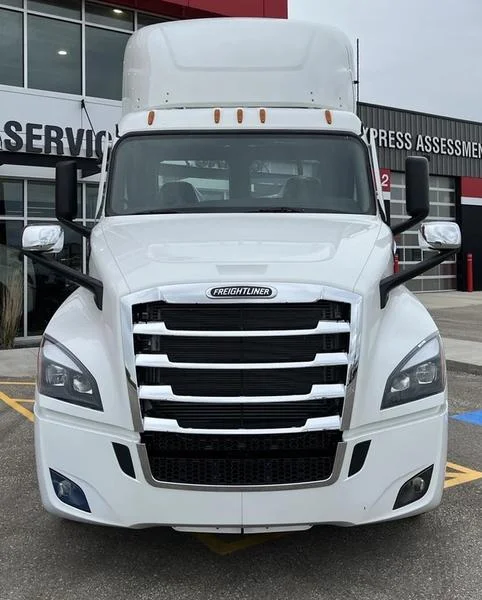 2027 Freightliner Cascadia - image 2