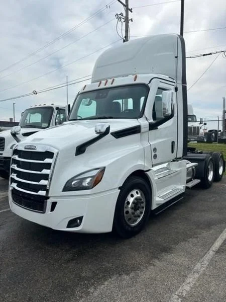 2027 Freightliner Cascadia in Cincinnati, OH — photo 3