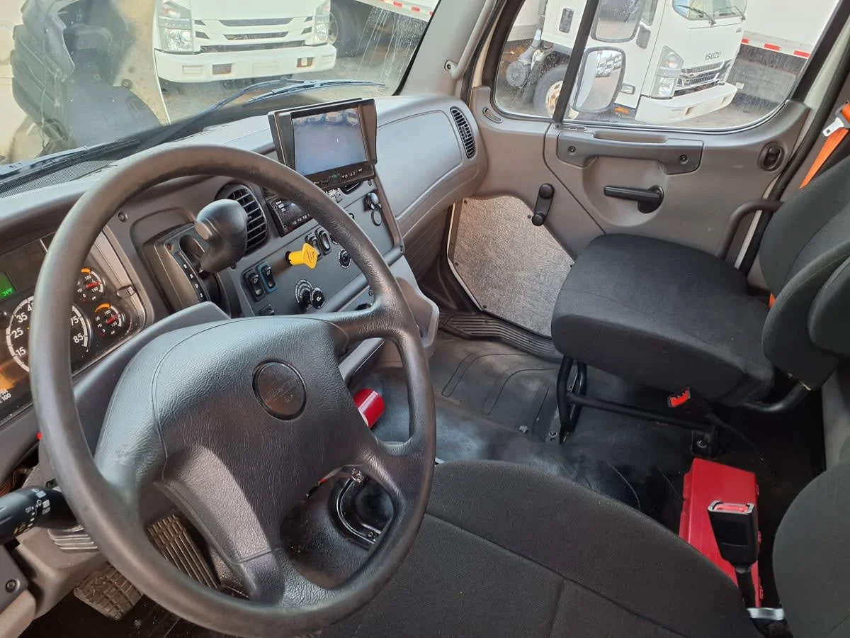 2020 Freightliner M2 106 - image 7