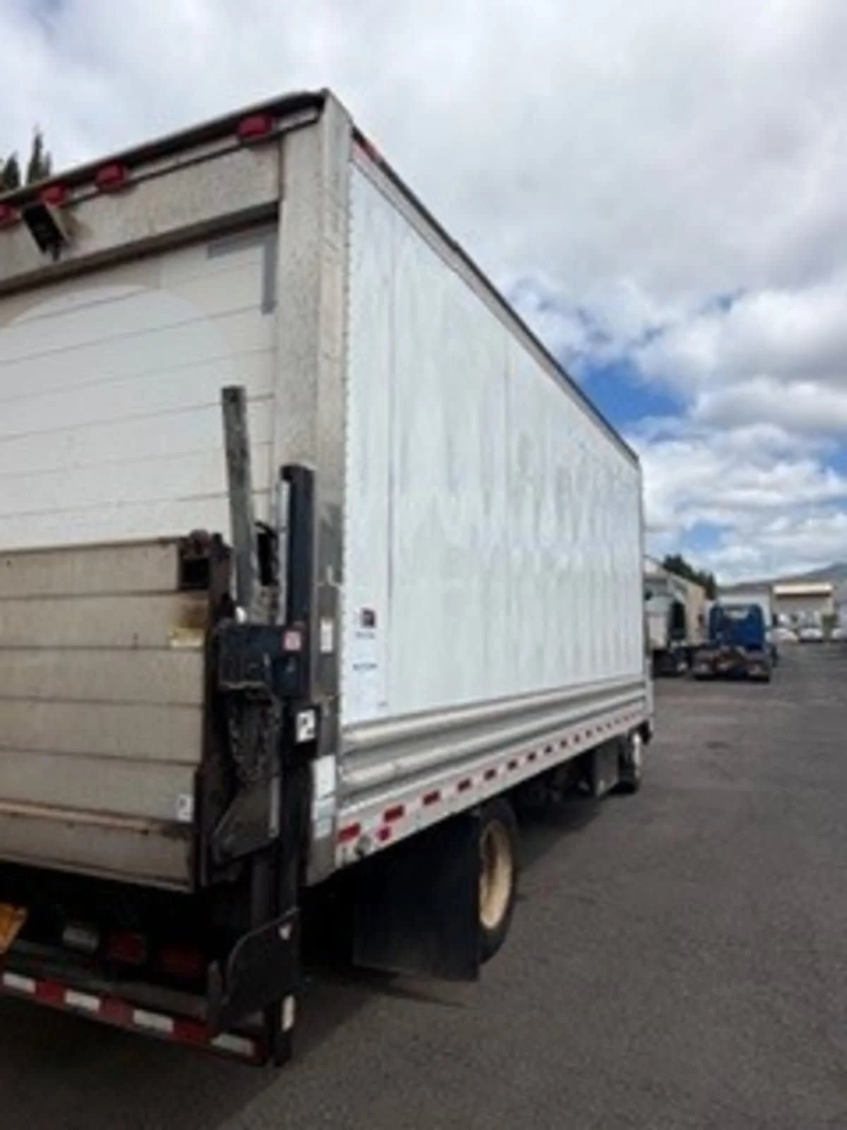 2018 Isuzu NQR in Kapolei, HI — photo 4
