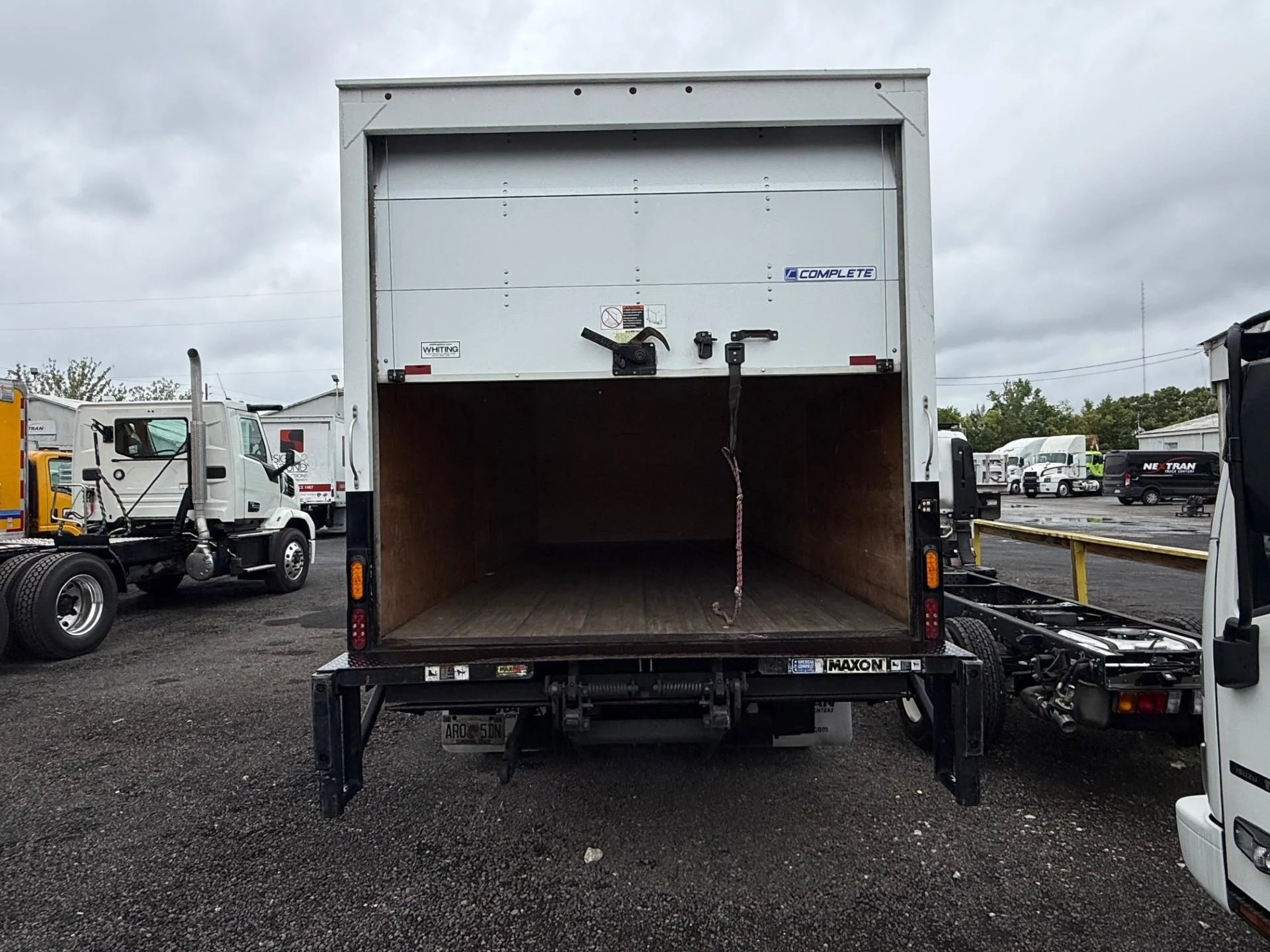 2022 Isuzu NRR - image 4