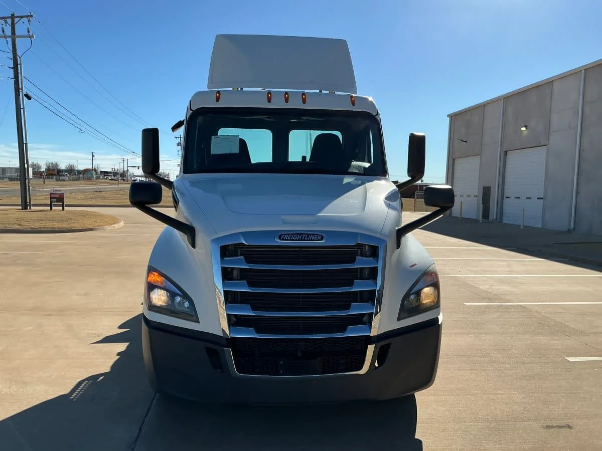 2019 Freightliner Cascadia in Oklahoma City, OK — photo 2