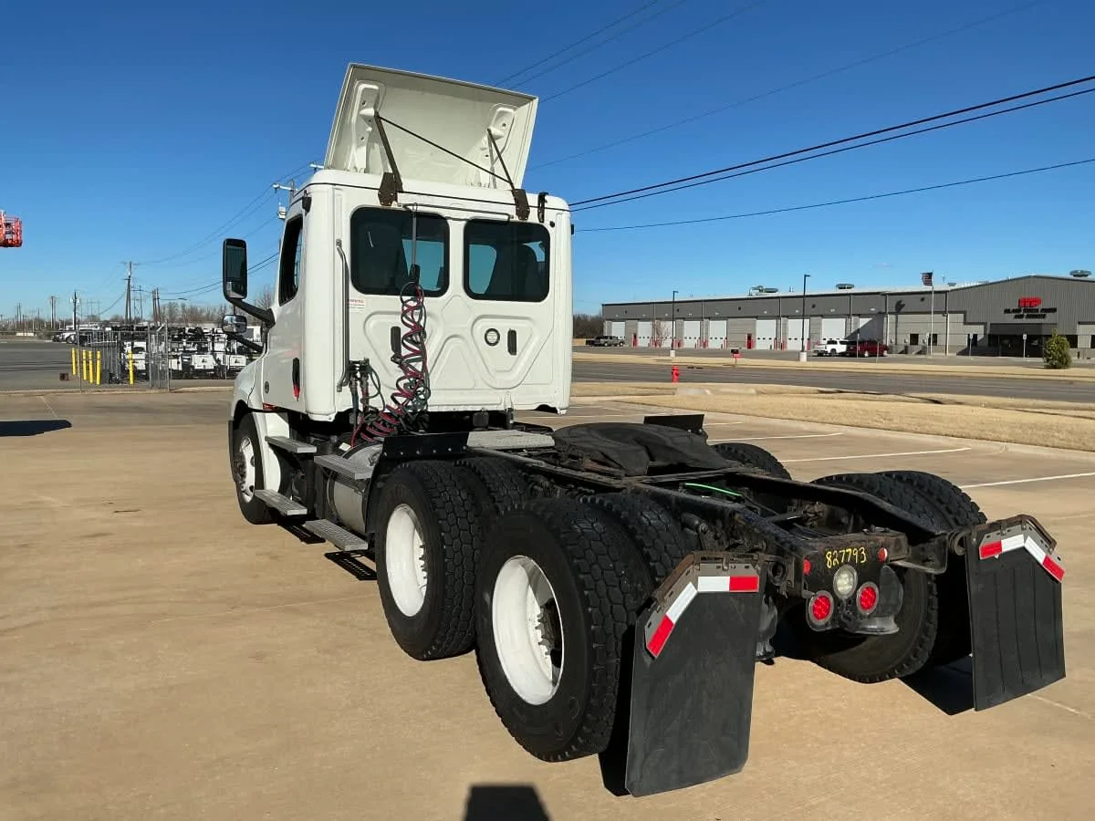 2019 Freightliner Cascadia in Oklahoma City, OK — photo 6