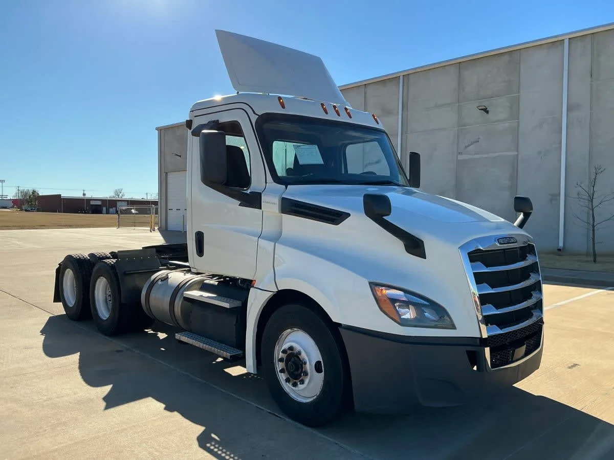 2019 Freightliner Cascadia in Oklahoma City, OK — photo 3