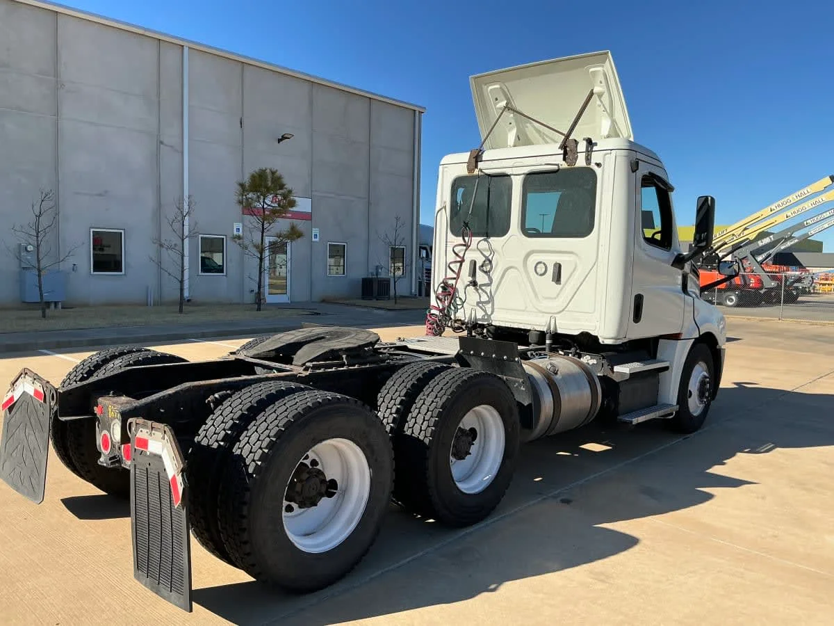 2019 Freightliner Cascadia in Oklahoma City, OK — photo 4