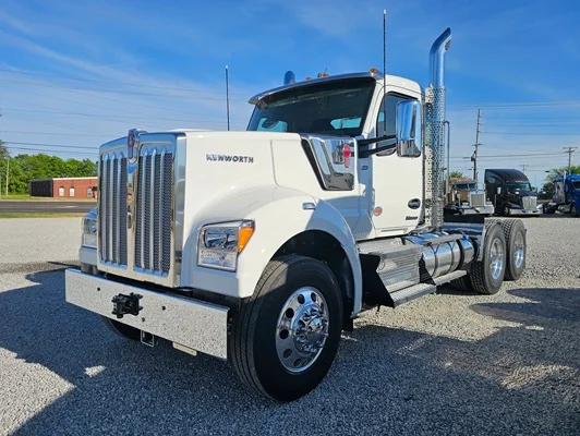 2027 Kenworth W990 in Tupelo, MS — photo 2