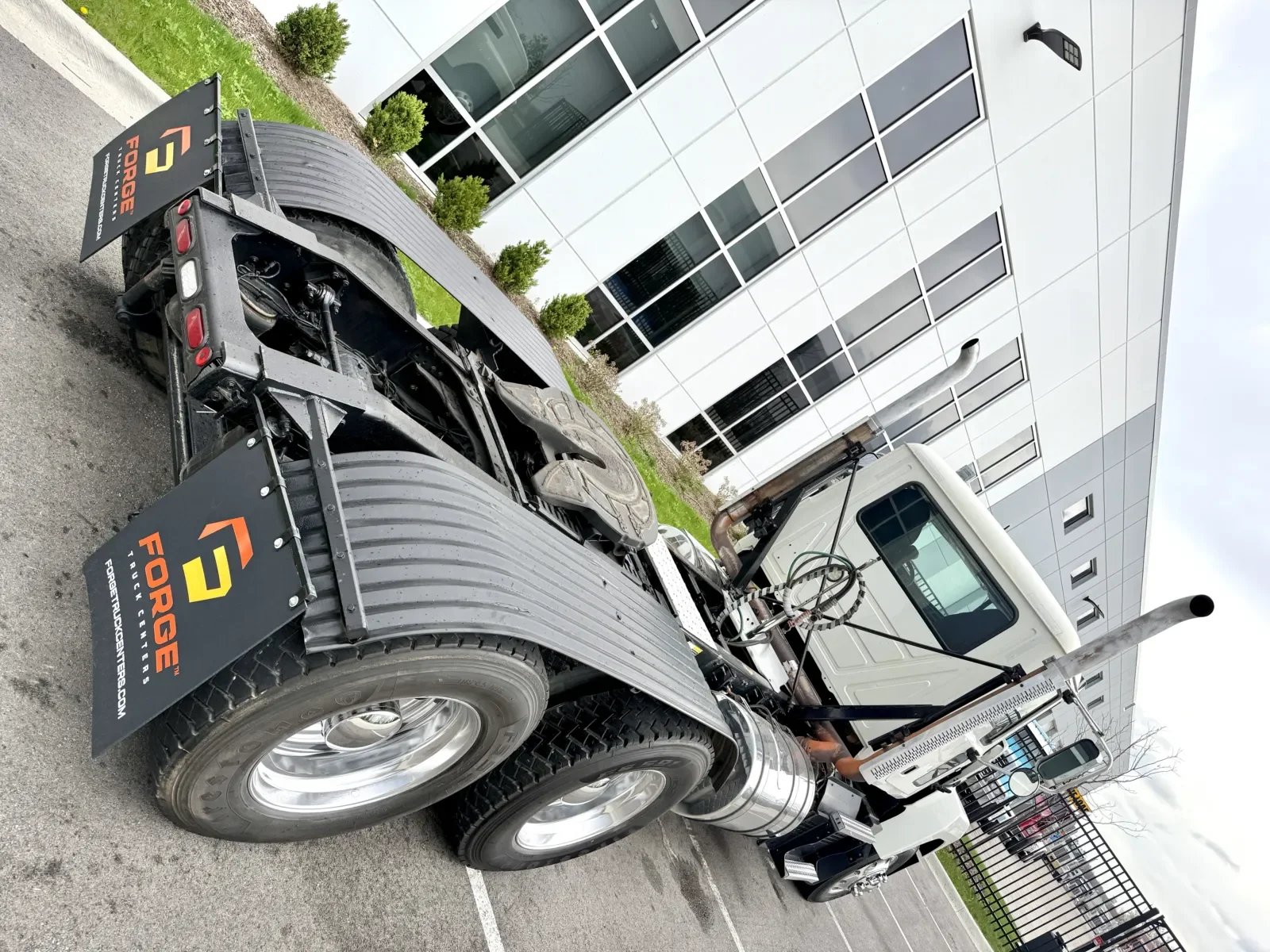 2019 Mack Pinnacle - image 11